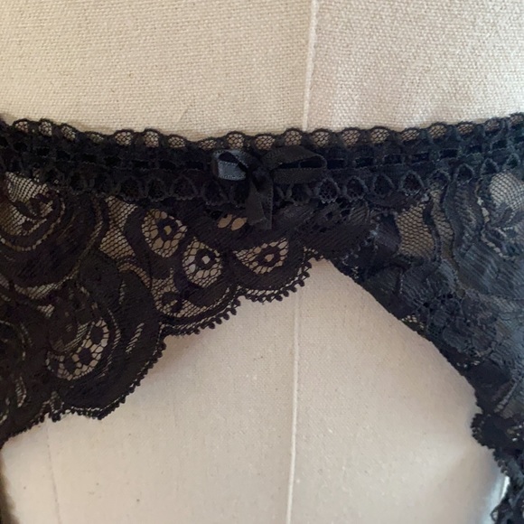 Black lace VS garter belt - Picture 12 of 13